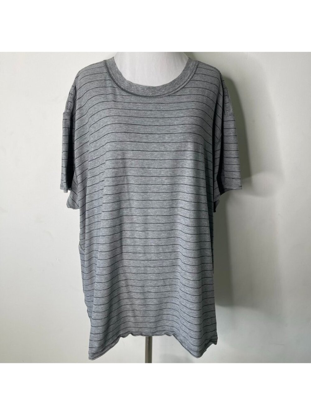 Lululemon All Yours Tee Size 14 XL Gray Black Striped Short Sleeve Crew Neck
